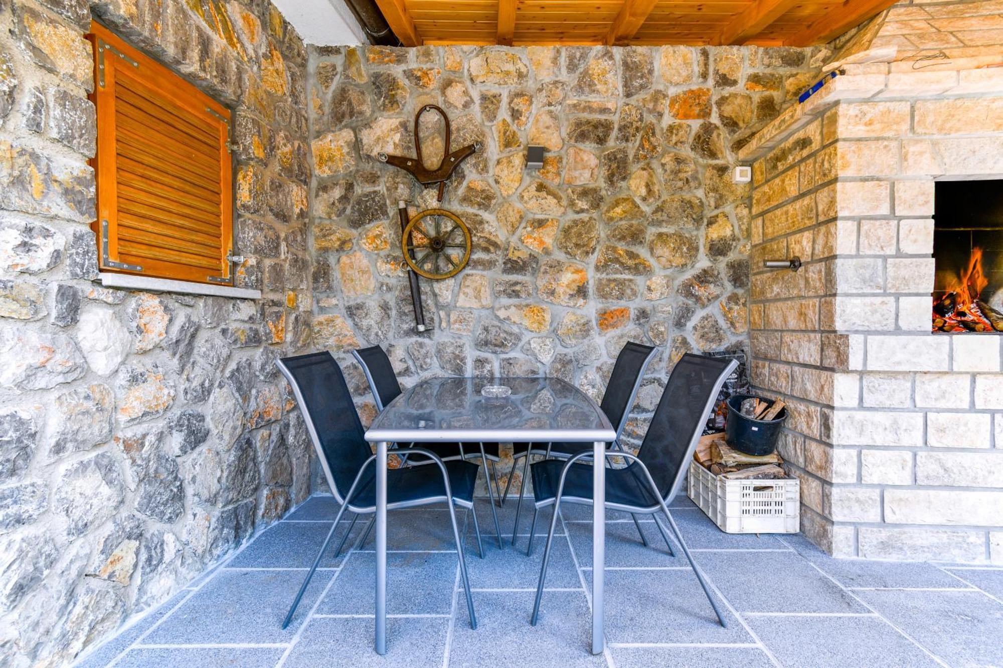 Apartman Lavanda Sa Bazenom I Okucnicom 4* Hreljin Bagian luar foto